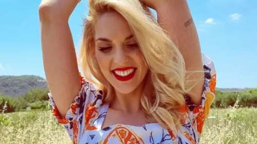 Μαντώ Γαστεράτου: Ποζάρει με μαγιό ένα μόλις μήνα μετά τη γέννηση της κόρης της