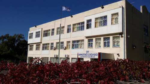 Εκλογές 2023: Έντονη δυσοσμία &quot;πνίγει&quot; εκλογικό κέντρο στη Δραπετσώνα  [βίντεο]