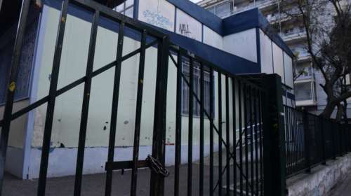 Η ΟΛΜΕ καταγγέλλει ότι καθηγητής συνελήφθη μέσα σε σχολείο της Ανατολικής Αττικής
