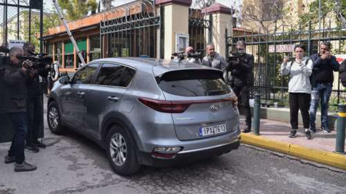 Δολοφονία Καραϊβάζ: Τρεισήμιση ώρες έδινε εξηγήσεις ο 48χρονος συλληφθέντας- Την πόρτα του ανακριτή πέρασε ο 40χρονος αδερφός του