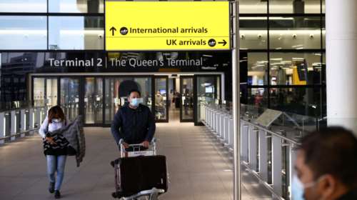 Κορονοϊός: 6 στους 10 Βρετανούς θέλουν το &quot;πράσινο διαβατήριο&quot; και ετοιμάζονται για διακοπές