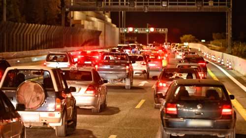 Καθαρά Δευτέρα: Με χαμηλές ταχύτητες η έξοδος  - Τα σημεία με αυξημένη κίνηση - 59.874 οχήματα έφυγαν από την Αττική