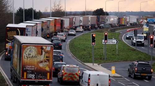 Κορονοϊός: Η Βρετανία κλείνει όλες τις ταξιδιωτικές οδούς από τη Δευτέρα - Σε καραντίνα όλοι οι ταξιδιώτες