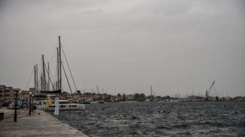 Συννεφιασμένος ο καιρός την Κυριακή - Παραμένουν οι χαμηλές θερμοκρασίες, ισχυροί άνεμοι στα πελάγη