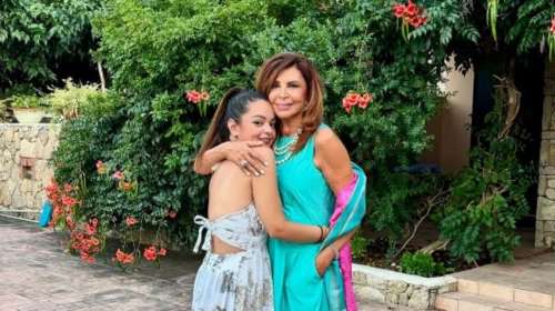 Η Μαριτίνα Ντενίση μαγειρεύει στην κουζίνα του σπιτιού της