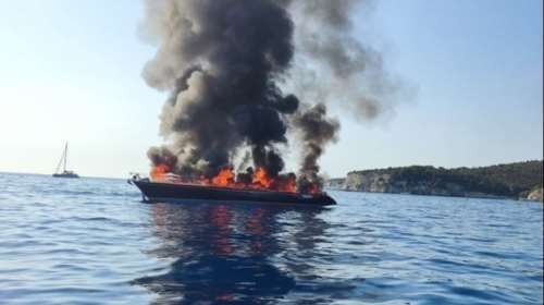 Φωτιά σε ιστιοφόρο σκάφος στο Πόρτο Χέλι - Καλά στην υγεία τους οι επτά επιβαίνοντες