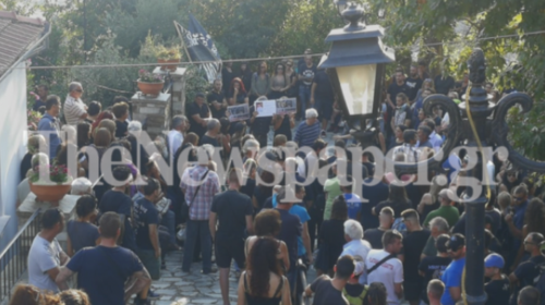 Κηδεύτηκε ο 27χρονος Βασίλης Μάγγος: &quot;Αθάνατος&quot; φώναζαν οι συγκεντρωμένοι [εικόνες]