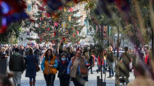 Ακρίβεια: Ψάχνουν για καλύτερες τιμές οι καταναλωτές ενόψει Χριστουγέννων - Το 89% σκοπεύει να ξοδέψει λιγότερα