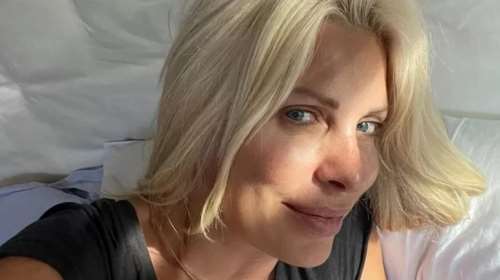 Η Ελένη Μενεγάκη άβαφη στο μπαλκόνι της | Το πρωινό που απόλαυσε