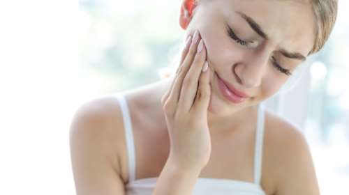 Ευαισθησία στα δόντια: Τι την προκαλεί;