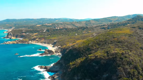 Άγρια ομορφιά στη &quot;σκιά&quot; του Πηλίου: Οι παραλίες του Βόλου με τις γαλάζιες σημαίες είναι μαγεία [βίντεο]