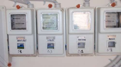 Έτοιμη η Κομισιόν για &quot;προσωρινά μέτρα&quot; ανακούφισης από τις αυξήσεις σε φυσικό αέριο και ηλεκτρικό