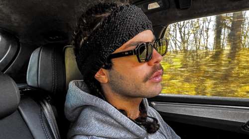 Άγγελος Λάτσιος : Χριστούγεννα στην εξοχή - Με ροκ διάθεση ο γιος της Ελένης Μενεγάκη