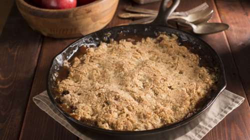 Πεντανόστιμη μηλόπιτα με βρώμη - εύκολη και σούπερ λαχταριστή, μοιάζει με κραμπλ