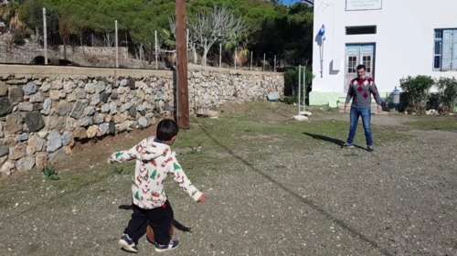 Τέλενδος: Ένας δάσκαλος, ένας μαθητής - Η συγκινητή ιστορία του κύριου Παναγιώτη και του μικρού Σάββα