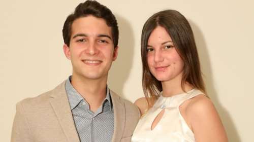 Η Αλίκη Καραμανλή και ο δίδυμος αδερφός της, Αλέξανδρος, σε δημόσια εμφάνιση με τους γονείς τους