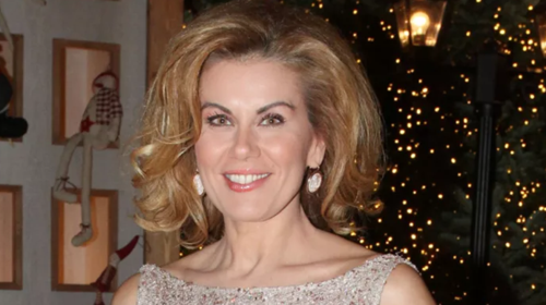 Ευγενία Μανωλίδου: Η εντυπωσιακή εμφάνιση με πουά κοντό φόρεμα που ανέδειξε τις καλλίγραμμες γάμπες της