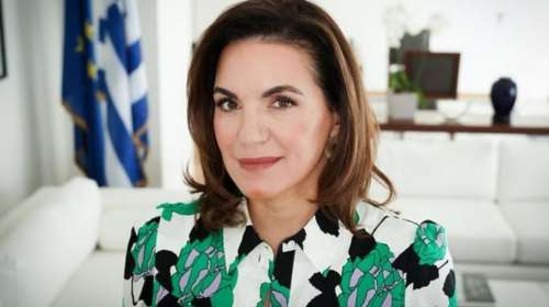 Όλγα Κεφαλογιάννη: Ξαναφόρεσε το φόρεμα που ξεχωρίσαμε- Με 80s vibes και λάμψεις