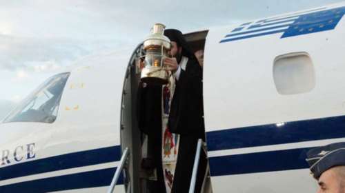 Πώς θα γίνει η μεταφορά του Αγίου Φωτός το Μ. Σάββατο - Πού θα φυλαχθεί