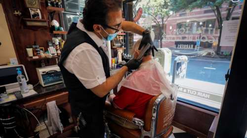 Κορονοϊός: Μετά απο 100 ημέρες καραντίνα, οι Νεοϋορκέζοι βγήκαν για καφέ και...κούρεμα! [Εικόνες]