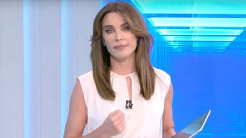 Συγκινημένη η Τατιάνα Στεφανίδου στην αυλαία του &quot;T-live&quot;: &quot;Μου είναι πάρα πολύ δύσκολο&quot;
