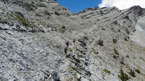 Όλυμπος: Ηλικιωμένος έπεσε σε χαράδρα  - Σε εξέλιξη επιχείρηση σε υψόμετρο 2.400 μέτρα