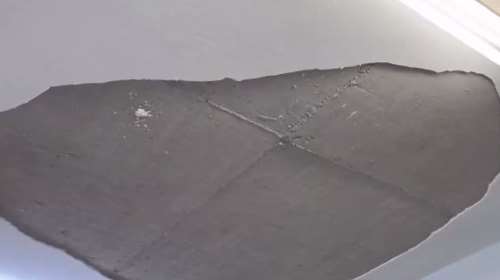 Λύκειο στην Καλαμάτα: Επεσαν σοβάδες πάνω σε θρανία, μόλις είχε χτυπήσει διάλειμμα [Βίντεο]