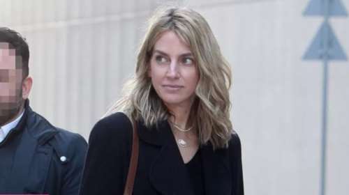 Η Χρυσή Βαρδινογιάννη με μπεζ σακάκι με μαύρη φούστα: Το look που μπορείς να αντιγράψεις πολύ εύκολα