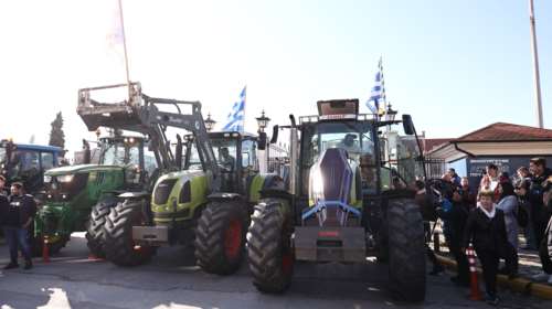 Αγροτικές κινητοποιήσεις: Έκλεισε η εθνική οδός στο ύψος της Θήβας και η Περιμετρική Πάτρας