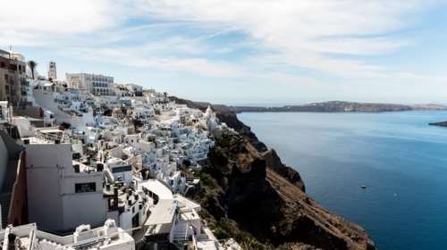 Οι νικητές του καλοκαιριού σε εστίαση και καταλύματα - Μεγάλοι χαμένοι Μύκονος και Σαντορίνη