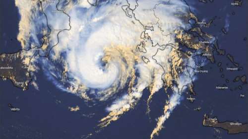 Κακοκαιρία &quot;Ιανός&quot;: &quot;Καμπανάκι&quot; από το AccuWeather - Ξερίζωμα δέντρων, πτώση καλωδίων και ζημιές σε κτήρια