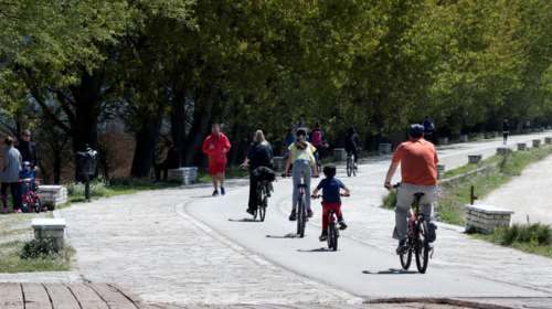 Κορονοϊός: 8.015 νέα κρούσματα - 32 νεκροί και 231 διασωληνωμένοι