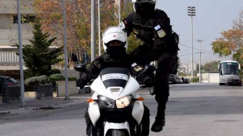 Περιστέρι: Πώς οι αστυνομικοί της ΔΙΑΣ έσωσαν ένα παιδάκι 1 έτους- Είχε καταπιεί καπάκι