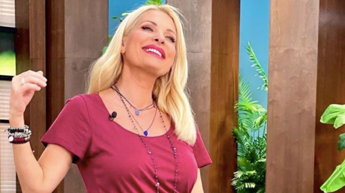 Η Ελένη Μενεγάκη με την πιο όμορφη φούστα της σεζόν: Απόλυτα θηλυκή και για κάθε σιλουέτα