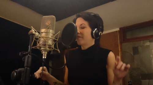 Φωτεινή Μπακαδήμα: Είχε ηχογραφήσει τραγούδι της Ρένας Μόρφη η βουλευτής που έφυγε από το ΜέΡΑ25