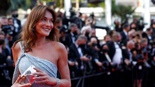 &quot;Σ&#39;αγαπώ έτσι, όπως είσαι&quot;: Η Κάρλα Μπρούνι αποθεώνει τον 69χρονο Νικολά Σαρκοζί - Οι σπάνιες φωτογραφίες