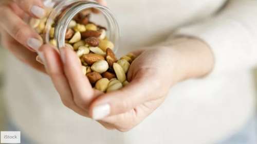 Έξι διατροφικές συνήθειες που επιβραδύνουν τη γήρανση μετά τα 50