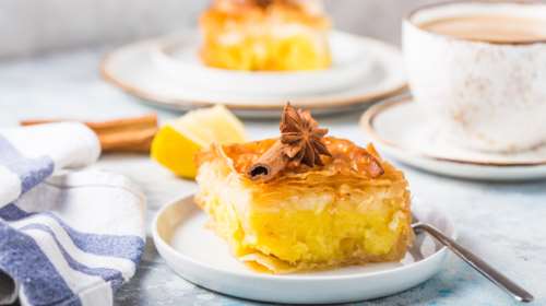 Γαλακτομπούρεκο με τραγανό φύλλο και μυρωδάτη κρέμα που λιώνει - Το μυστικό που το απογειώνει