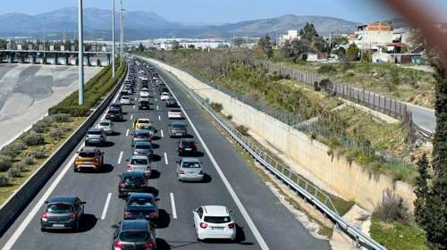 Αττική Οδός: Κλειστή η έξοδος Πεντέλης λόγω φωτιάς σε όχημα - Στο ρεύμα προς Ελευσίνα