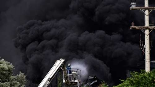 Σαρηγιάννης για φωτιά στην Κηφισιά: Υπάρχει επιμόλυνση από τα σωματίδια της καύσης -  Κλειστά παράθυρα και σήμερα