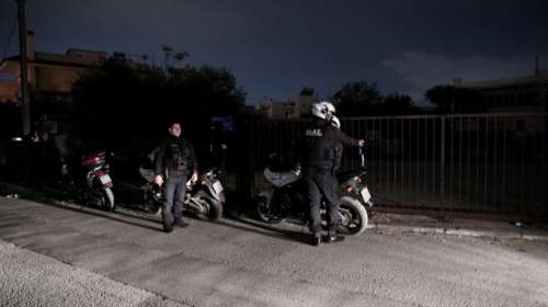 Θρίλερ με πτώμα σε προχωρημένη σήψη στο Μενίδι τυλιγμένο σε κουβέρτα