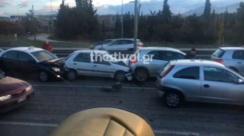 Θεσσαλονίκη: Μητέρα και ο 16χρονος γιος της τραυματίστηκαν σε καραμπόλα επτά αυτοκινήτων