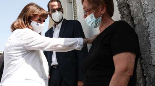 Στα καμένα της Ηλείας η Κατερίνα Σακελλαροπούλου: &quot;Χρέος της Πολιτείας να σταθεί αρωγός στην αποκατάσταση των ζημιών&quot;  [Εικόνες]