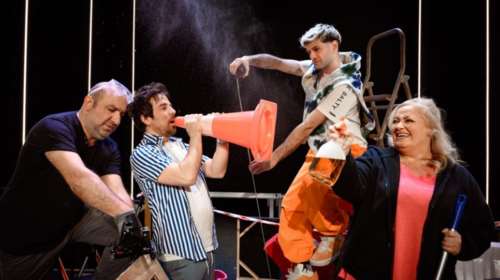 &quot;Όλα Λάθος&quot;: Η ξεκαρδιστική κωμωδία έρχεται στο θέατρο Αθηνά