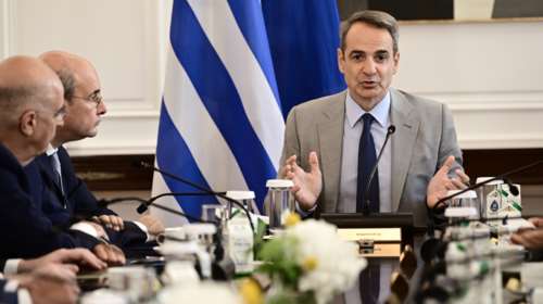 Μητσοτάκης στο Υπουργικό για τις φωτιές: Δύσκολες και οι επόμενες ημέρες, παραμένουμε σε επιφυλακή, δεν υπάρχει μαγική άμυνα