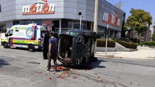 Τροχαίο στη Θεσσαλονίκη: Ανετράπη όχημα μετά από σύγκρουση - Τραυματίστηκε ελαφριά ένας 5χρονος [Εικόνες]