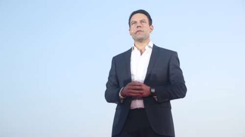 Κασσελάκης: &quot;Παίξτε το βίντεο, δεν είπα Αλ Καπόνε τον Μητσοτάκη&quot;- Το βίντεο που φαίνεται να τον διαψεύδει