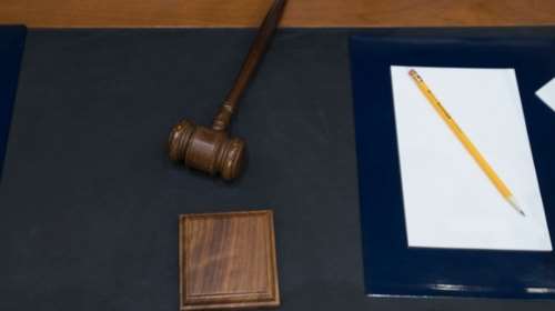 Στις κάλπες των 63 δικηγορικών συλλόγων της χώρας σήμερα και αύριο οι δικηγόροι