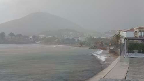 Κακοκαιρία Bora: Μήνυμα του 112 για πλημμύρες στη Λήμνο - Πότε αναμένονται καταιγίδες στην Αττική - Προειδοποίηση Τσατραφύλλια