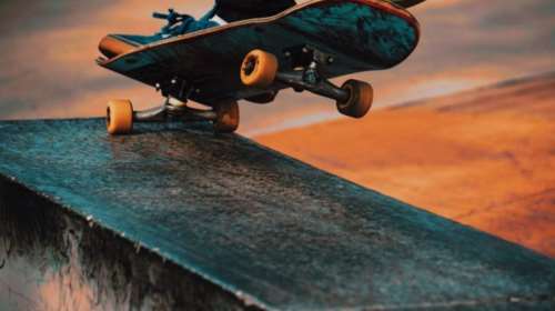 Ρέθυμνο: Χτύπησε αστυνομικό στο κεφάλι με... skateboard επειδή του έκανε παρατήρηση για μάσκα